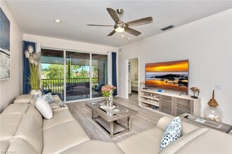 10045 Heather Ln-Unit -2-204 in Naples, FL - Building Photo - Building Photo