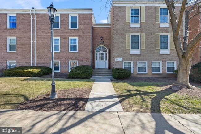 property at 804 Quince Orchard Blvd