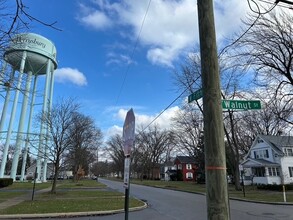 209 W 5th St, Unit Lower Unit in Perrysburg, OH - Foto de edificio - Building Photo