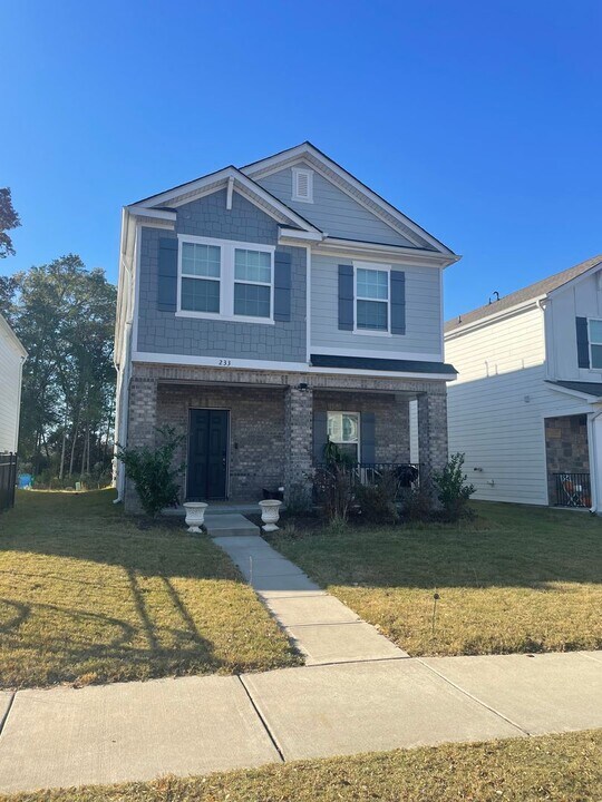 233 Emmett Dr in Pineville, NC - Building Photo