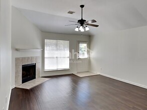 10467 Twin Circles Dr in Montgomery, TX - Building Photo - Building Photo