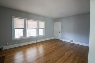 2189 Rexwood Rd, Unit #2 in Cleveland Heights, OH - Building Photo - Building Photo