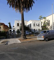 2946 Leeward Ave in Los Angeles, CA - Building Photo