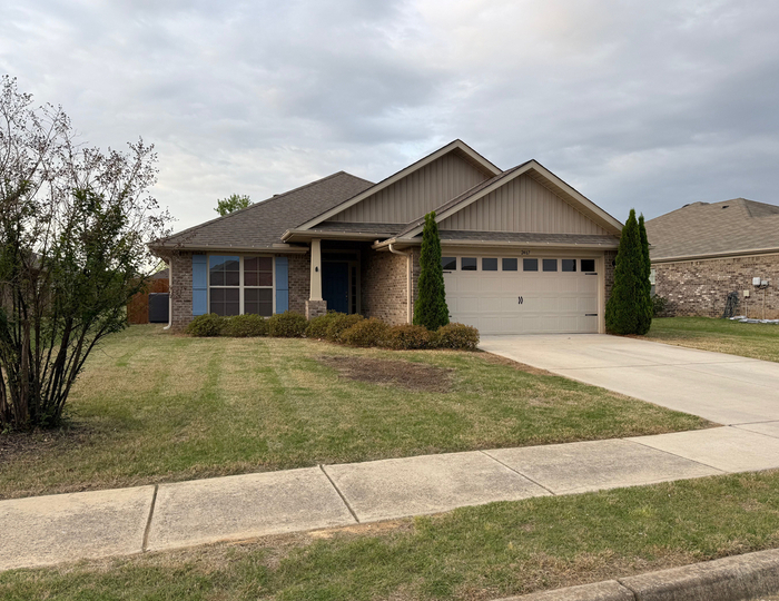 2467 Bell Manor Dr SW in Huntsville, AL - Building Photo