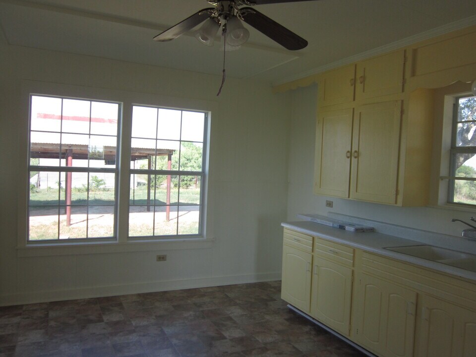 4111 Stapper Rd in Saint Hedwig, TX - Building Photo