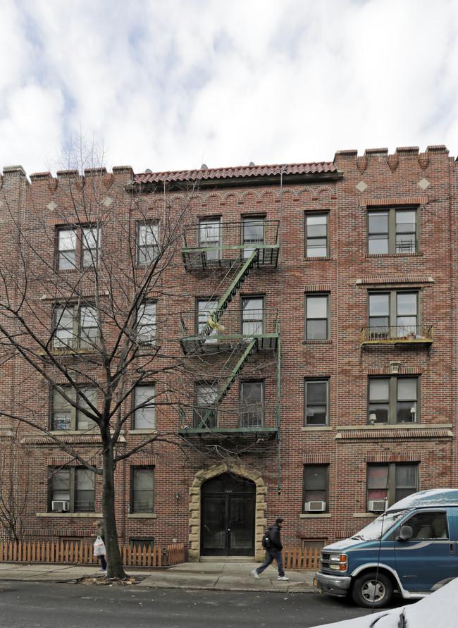 4524 42nd St in Sunnyside, NY - Foto de edificio - Building Photo