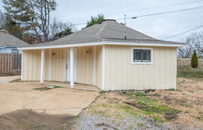 704 Roundhouse Rd in Starkville, MS - Building Photo - Building Photo