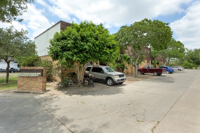 Park Terrace Apartments in Harlingen, TX - Building Photo - Building Photo