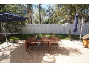 882 Garnet Cir in Weston, FL - Building Photo - Building Photo