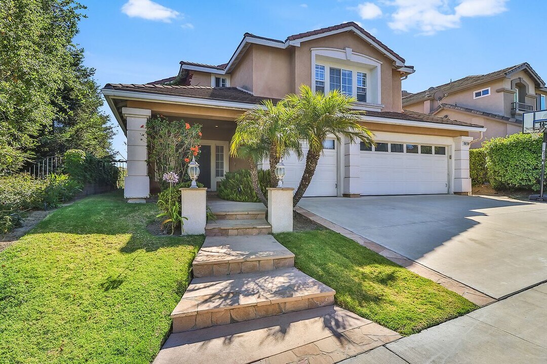 1385 Sapphire Dragon St in Thousand Oaks, CA - Foto de edificio