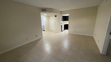 1502 SE Royal Green Cir in Port St. Lucie, FL - Building Photo - Building Photo