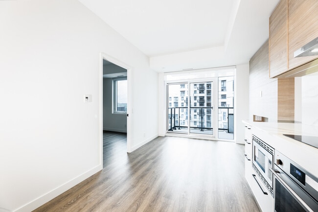 1050 Eastern Ave in Toronto, ON - Building Photo - Building Photo