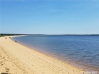 599 Peconic Bay Blvd in Jamesport, NY - Foto de edificio - Building Photo