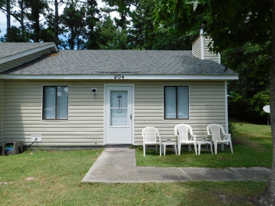 204 Cedar Ridge Ln in Havelock, NC - Building Photo