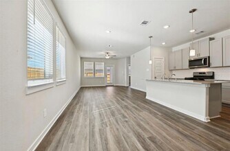 16656 Sterling Clf St in Conroe, TX - Building Photo - Building Photo