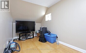 224 Jones Ave in Toronto, ON - Building Photo - Building Photo
