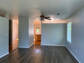 2010 S Elm St in Siloam Springs, AR - Foto de edificio - Building Photo