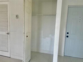 405 S Pine Island Rd in Plantation, FL - Building Photo - Building Photo