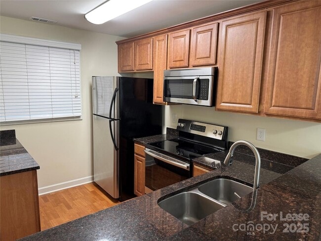 1348 Green Oaks Ln, Unit P in Charlotte, NC - Building Photo - Building Photo