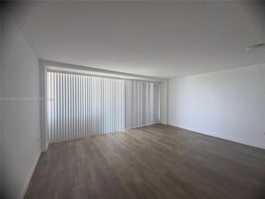 7545 E Treasure Dr, Unit 5K in North Bay Village, FL - Building Photo - Building Photo