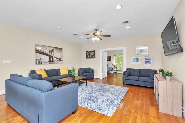 11007 Shumard Oak Ct in Houston, TX - Building Photo - Building Photo