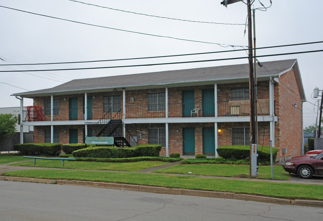 2670 Broadway in Beaumont, TX - Building Photo