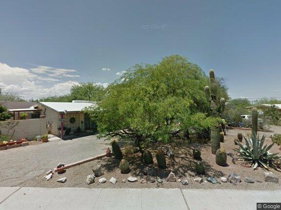 2004 S Campbell Ave in Tucson, AZ - Foto de edificio