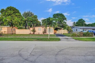 1142 NW 43rd Ter in Lauderhill, FL - Building Photo - Building Photo