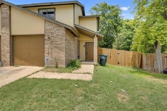 2410 B Patrick Henry St in Temple, TX - Foto de edificio - Building Photo