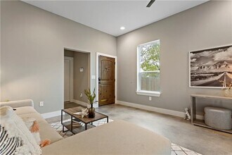 5109 Lott Ave in Austin, TX - Building Photo - Building Photo