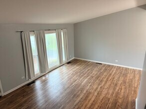 202 Kentucky St in Park Forest, IL - Building Photo - Building Photo