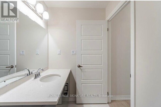 3265 Carding Mill Trail in Oakville, ON - Building Photo - Building Photo