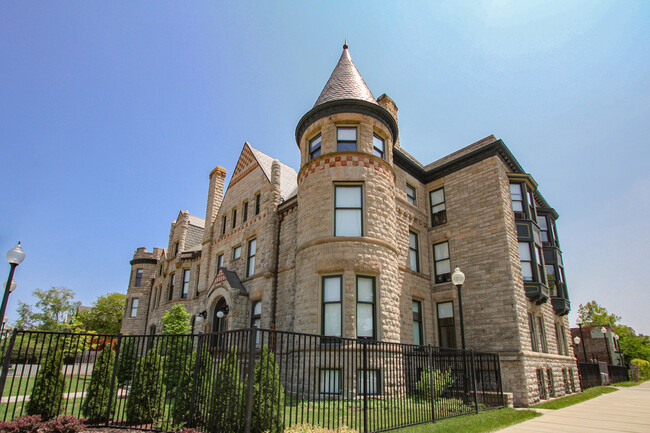 James Scott Mansion - Peak Midtown Detroit in Detroit, MI - Foto de edificio - Building Photo