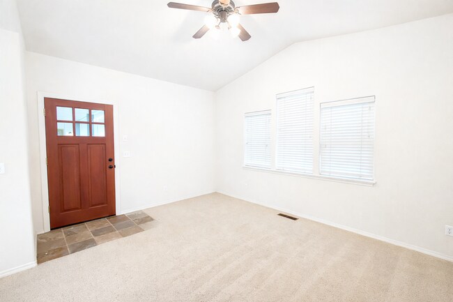 1399 NW Oregon Ave in Bend, OR - Foto de edificio - Building Photo