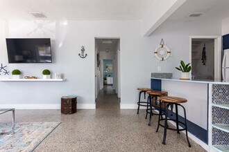 927 N 17th Ave in Hollywood, FL - Foto de edificio - Building Photo