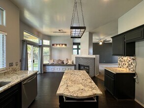 13904 Calle Elegante in Bakersfield, CA - Building Photo - Building Photo