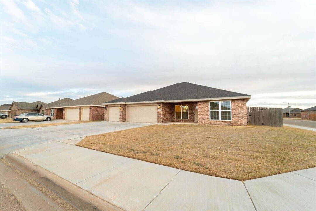 5213 Marshall St in Lubbock, TX - Building Photo
