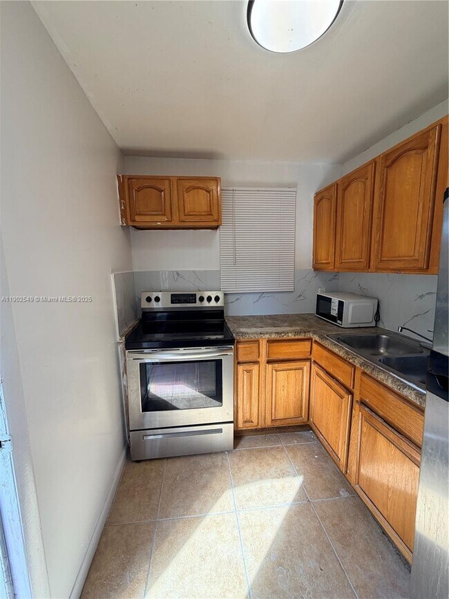 1936 NW 71st St in Miami, FL - Building Photo - Building Photo