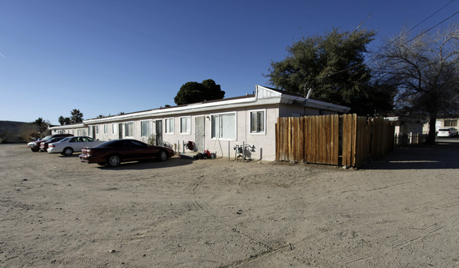 15861 Kasota Rd in Apple Valley, CA - Building Photo - Building Photo