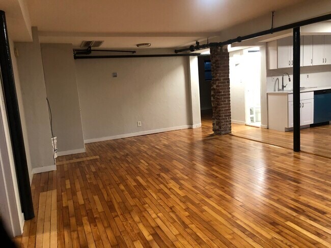 1400 Commonwealth Ave, Unit 1 in Boston, MA - Building Photo - Building Photo