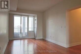 35 Balmuto St in Toronto, ON - Building Photo - Building Photo