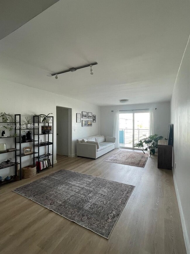 16851 NE 35th Ave in North Miami Beach, FL - Building Photo - Building Photo