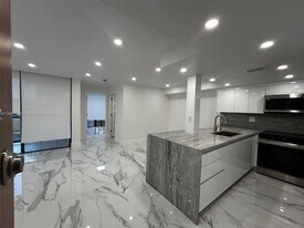 11790 SW 18th St in Miami, FL - Building Photo