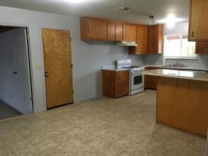 1151 Riviera Dr in Redding, CA - Building Photo - Building Photo