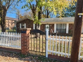 413 S Fulton St in Clarksville, AR - Building Photo