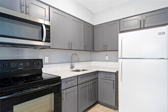2323 NW 52nd Ct in Fort Lauderdale, FL - Building Photo - Building Photo