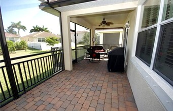 8645 Banyan Bay Blvd in Ft. Myers, FL - Foto de edificio - Building Photo