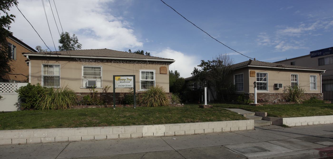 13031-13041 Vanowen St in North Hollywood, CA - Building Photo