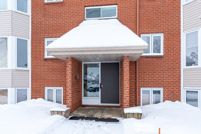 9230 Du Centre-Hospitalier Boul in Lévis, QC - Building Photo - Building Photo