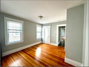 250 Hyde Park Ave in Boston, MA - Foto de edificio - Building Photo
